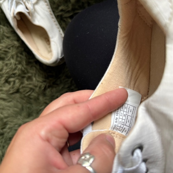 UGG White Canvas Sneakers Women's size 8 - Picture 9 of 10